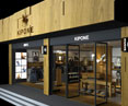 旗牌王服装专卖店展柜效果图